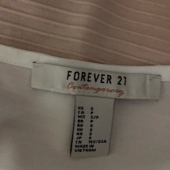 🦋FOREVER 21 Short Sleeve Blouse NWT 🦋🦋BOGO - Picture 5 of 5